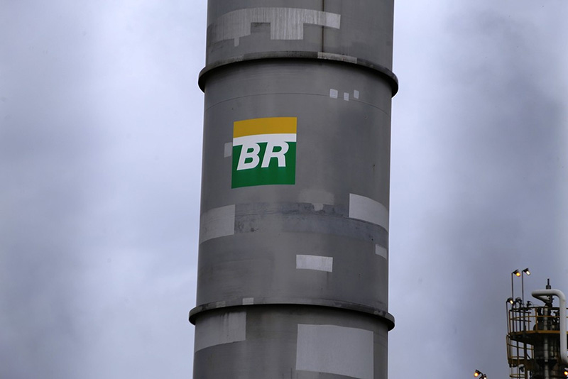 Petrobras completa 17 dias sem reajustar preço da gasolina nas refinarias