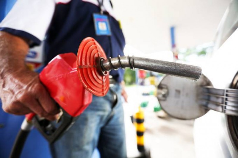 Gasolina vai subir 4% nas refinarias a partir de quinta-feira