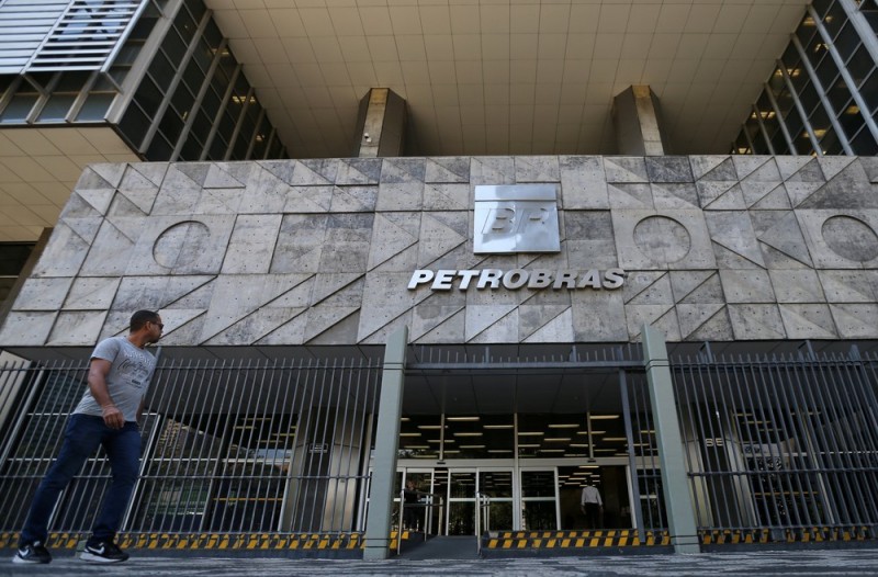 Petrobras eleva gasolina em 1,01% nas refinarias a partir de terça