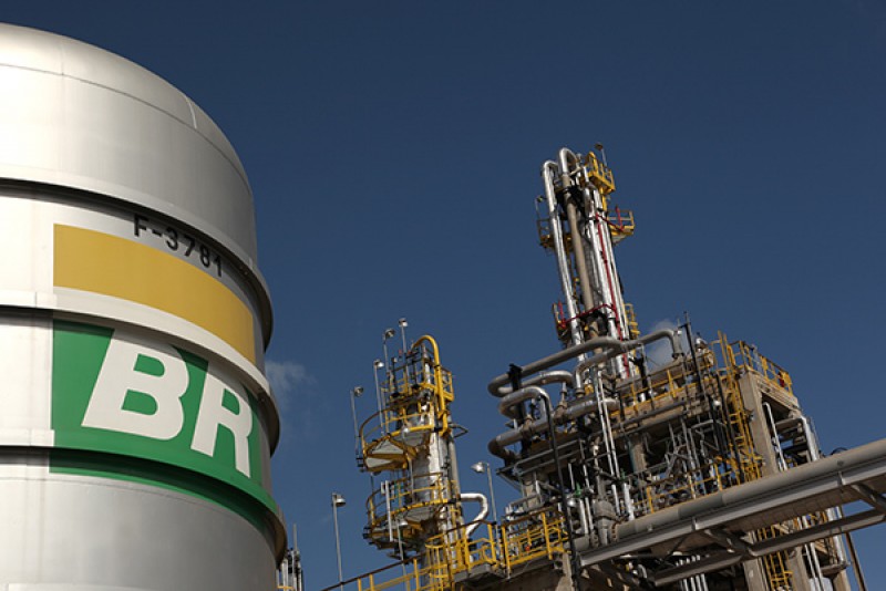 Petrobras eleva em 1,23% preço médio da gasolina nas refinarias, para R$ 1,6538